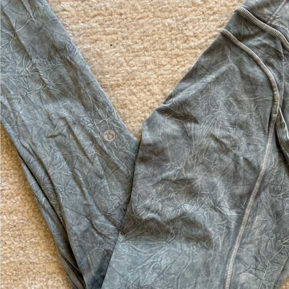 Grey Lululemon Leggings - Size 4 - Picture 3 of 7